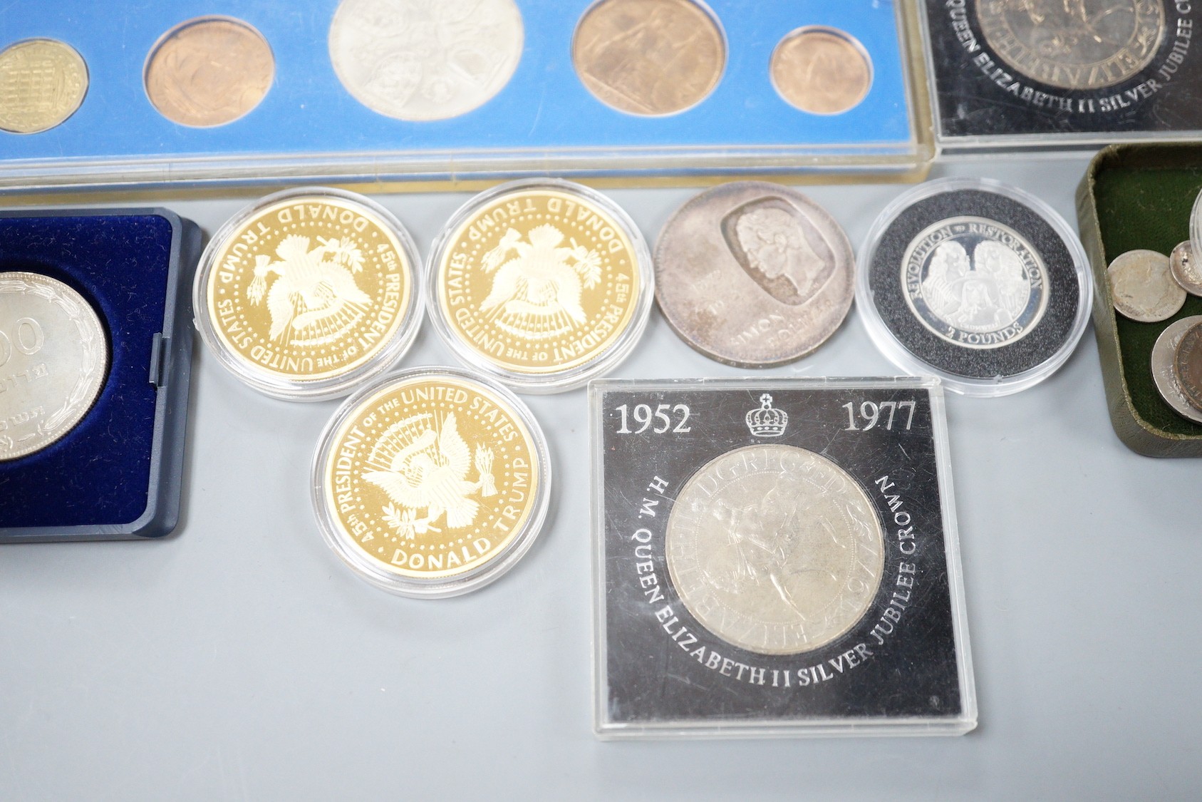 UK Royal Mint and World coins, including a 1799 penny, about UNC, a specimen set of QEII coronation 1953 coins, 2006 and 2010 £2 coins with minting errors, Venezuela 10 bolivares 1973, Donald Trump commemorative coins, a